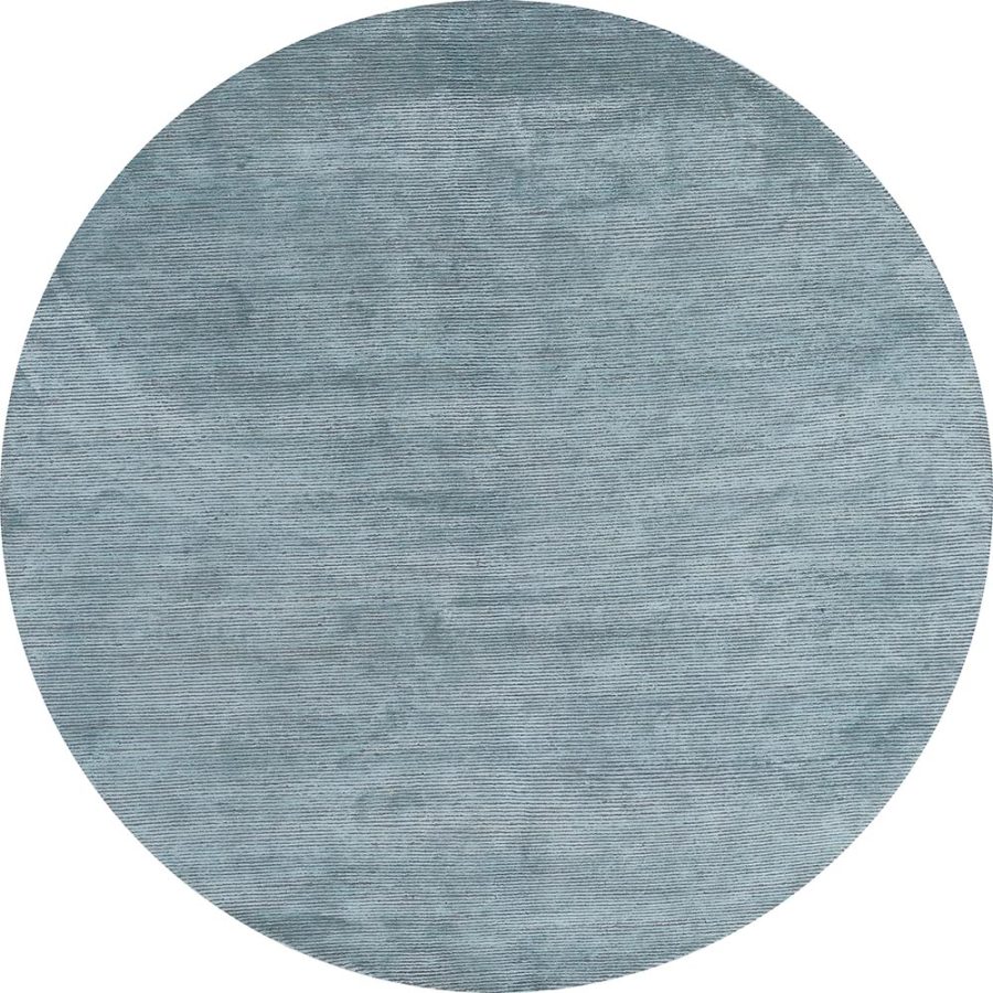 Runder Teppich in texturierter Optik mit Schattierungen von Blau und sichtbaren Fasern für einen natürlichen Look.