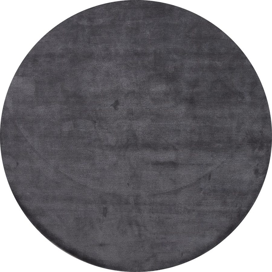 Rundes, graues Teppichdesign mit subtiler Textur und Farbvariationen, isoliert auf weißem Hintergrund.