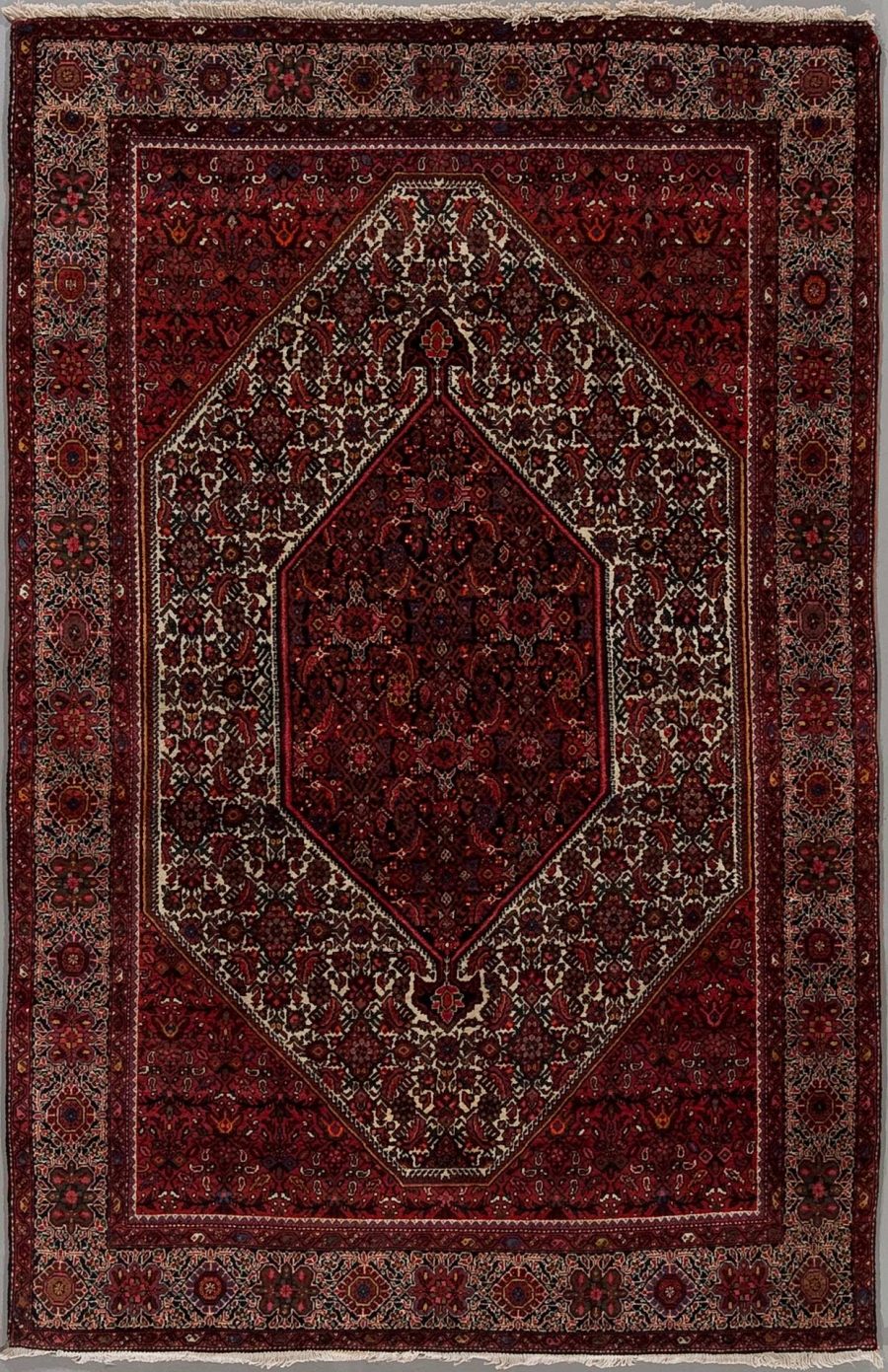 Alt-Text: Traditioneller orientalischer Teppich mit komplexem Muster in Rot-, Weiß- und Blautönen, zentrales Diamantdesign umgeben von mehreren dekorativen Rahmen.