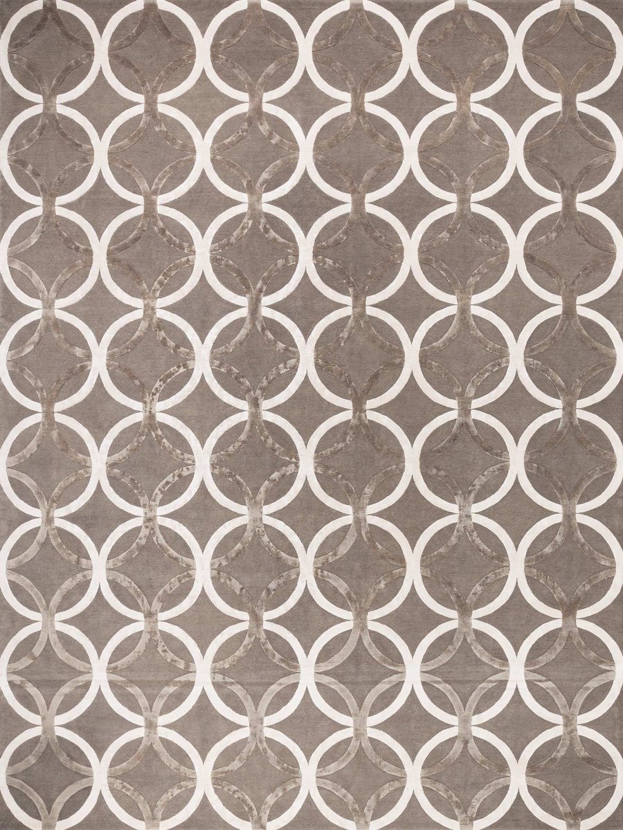 Strukturierter Teppich mit wiederholendem grau-weißem geometrischem Muster aus verbundenen Kreisen auf einem hellen Hintergrund.